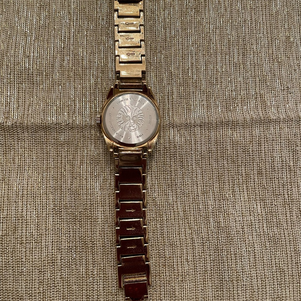 Anne Klein - Picture 4 of 8